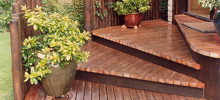 garden decking services: imaginative and fluent design